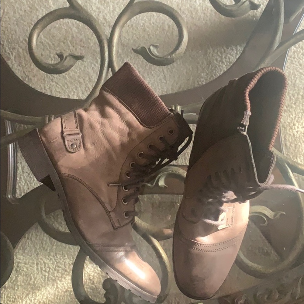 ❄️WINTER SALE PRICE $20❄️ Brown Leather Combat Boots